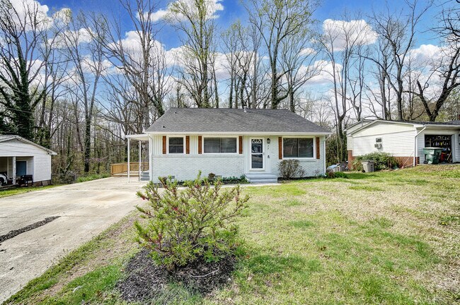 Building Photo - 717 Forest Dr