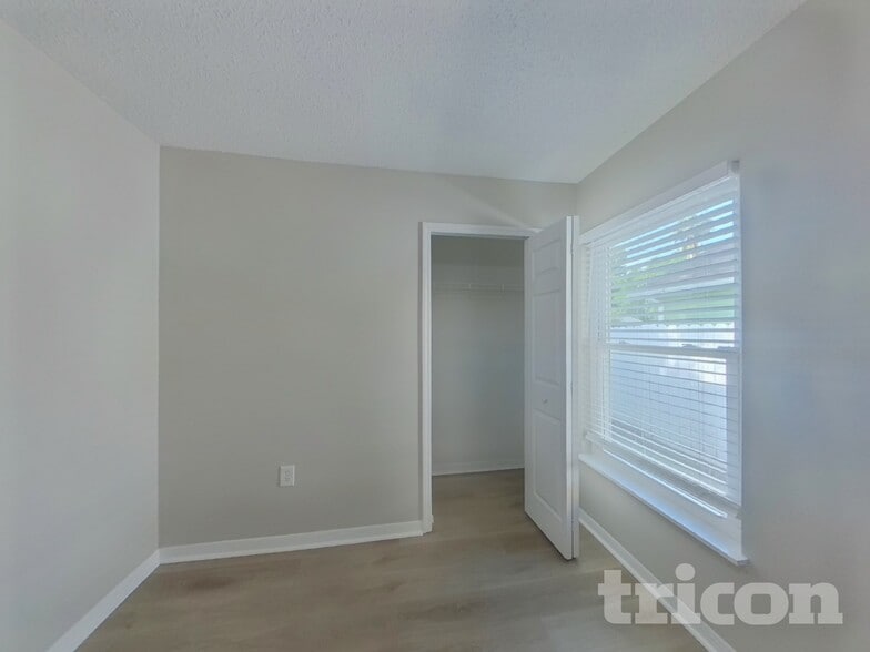 Building Photo - 250 Canterbury Ct