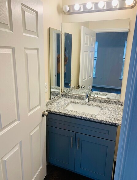 2nd Bathroom 1 - 2419 E York St