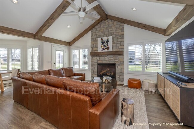 Building Photo - 499 W Main St