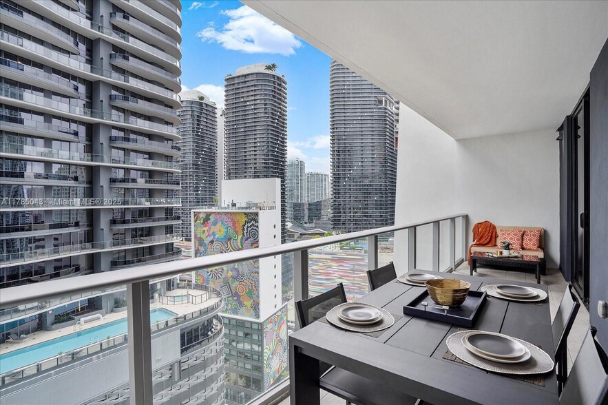 Building Photo - 1010 Brickell Ave