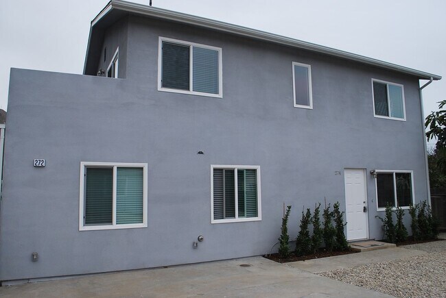 Building Photo - 822