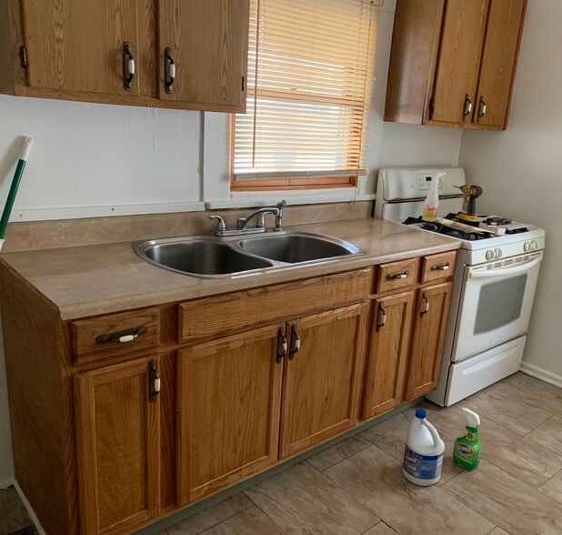 Building Photo - 81 Cameron St