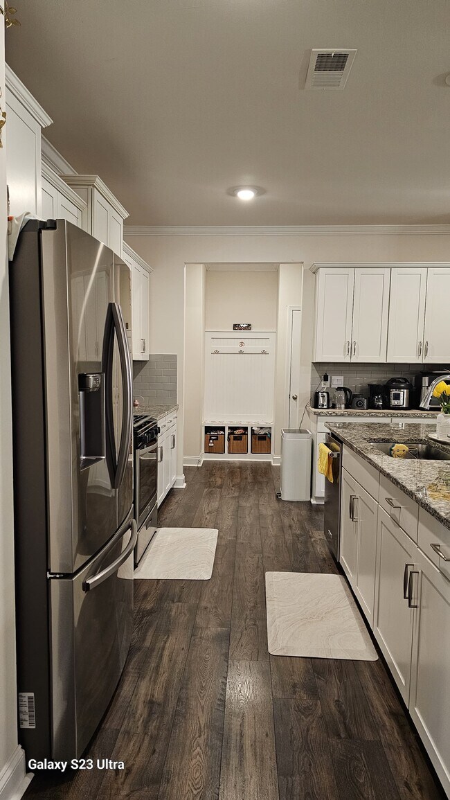 Building Photo - 1657 Pendula Ln