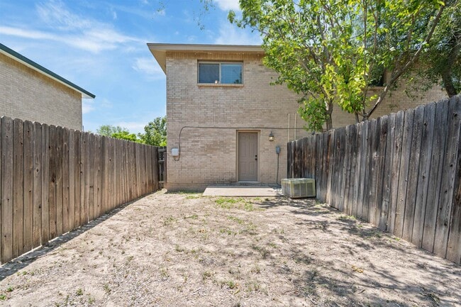 Building Photo - 111 Rhonda Dr