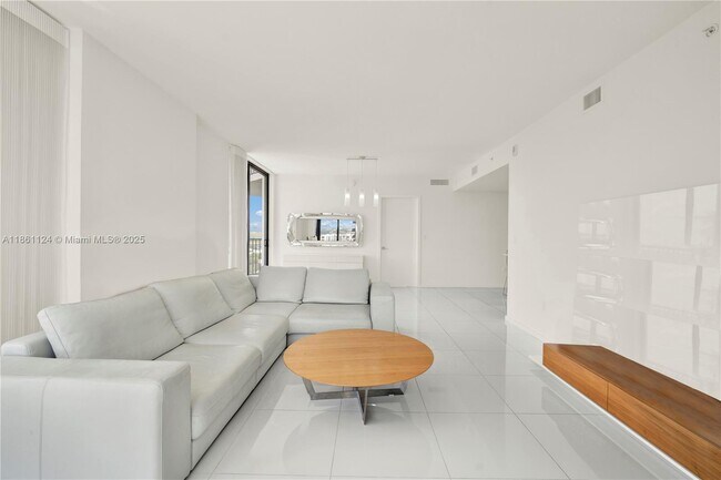 Building Photo - 5300 Paseo Blvd