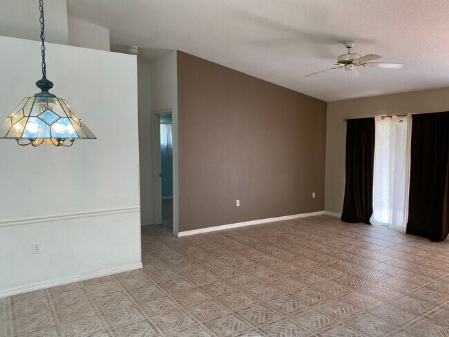 Building Photo - SPACIOUS, FIRST FLOOR CONDO WITH BIG FENCED IN PATIO IN THE LOVELY COMMUNITY OF QUAIL RIDGE!