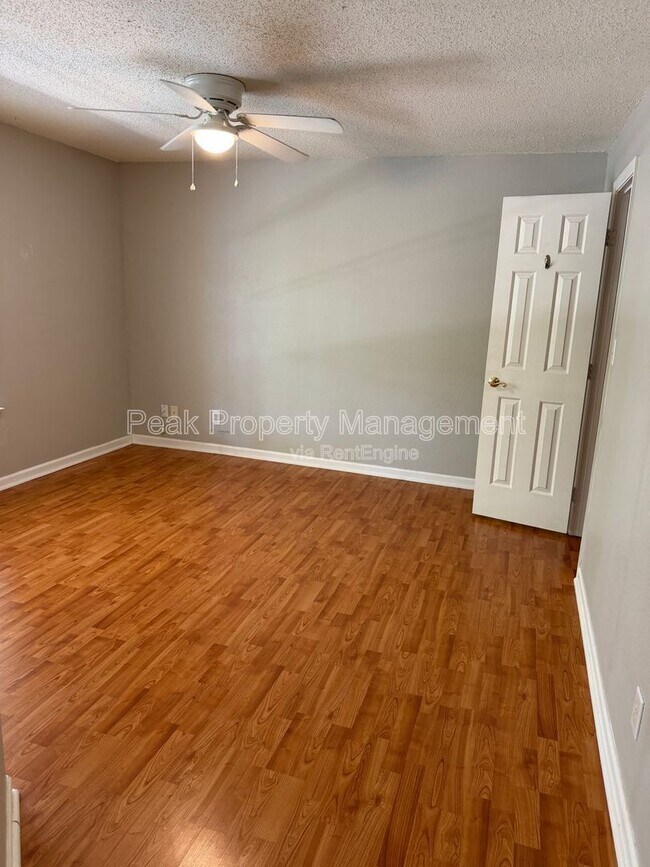 Building Photo - 9411 Links Ln