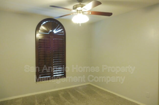 Building Photo - 1217 Elmo Ln
