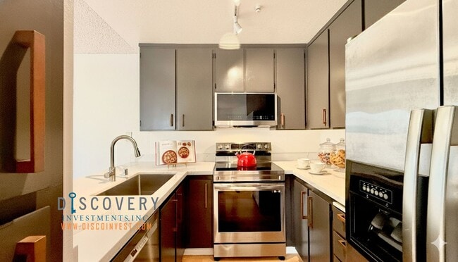 Building Photo - Spacious One Bedroom Condominium at Judro Manor