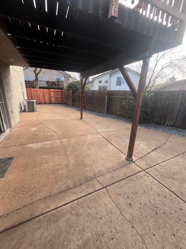 Building Photo - BEAUTIFUL UPDATED HOME IN WEST ROSEVILLE!!