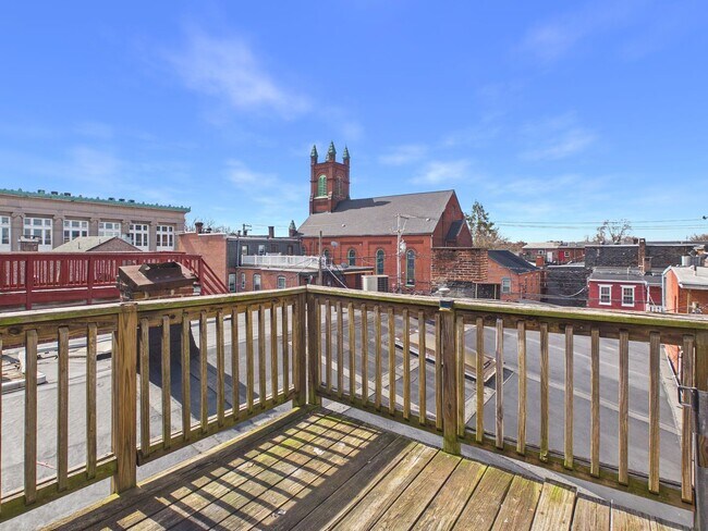 Building Photo - 1010 N 3rd St