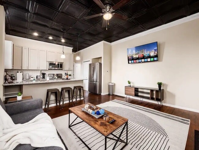 Building Photo - 164 E Mithoff St