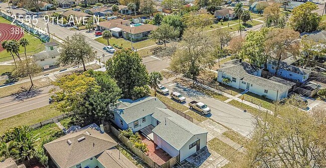 Building Photo - Stunningly Remodeled 3-Bedroom Home on a C...