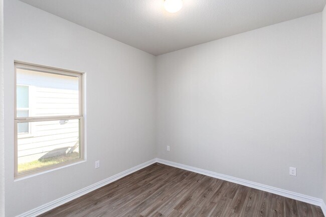 Building Photo - Luxury Duplex Near Randolph and Ft. Sam