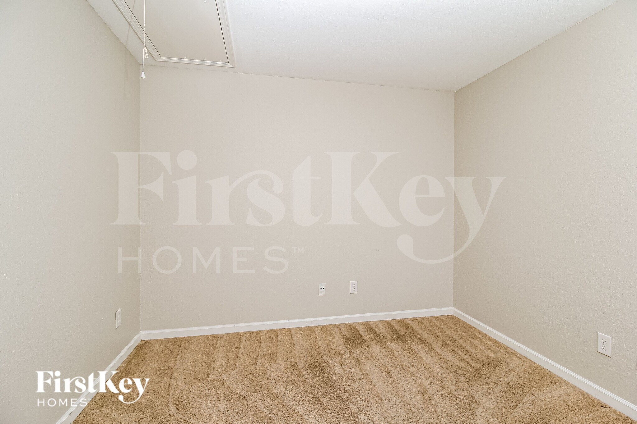 Building Photo - 355 Lakeside Point