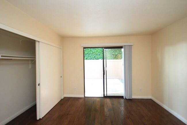 Building Photo - Charming 3-Bed, 2-Bath Single-Story Condo ...