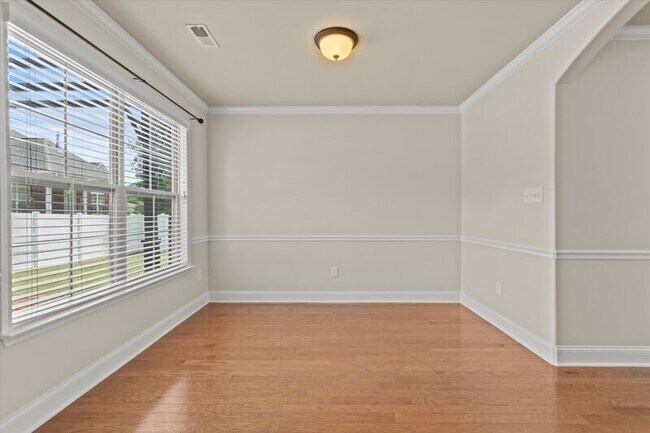 Building Photo - 2525 Millwood Cir SE