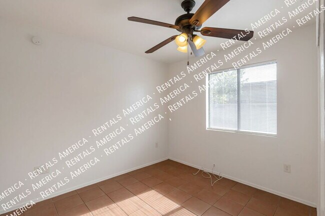 Building Photo - 1107 W Sonora St