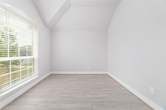 Building Photo - 3230 Andlor Hills Dr