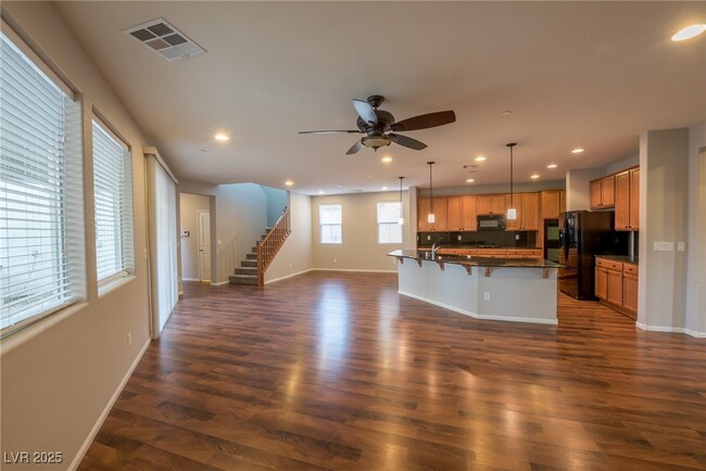Building Photo - 3012 Camino Largo Ave