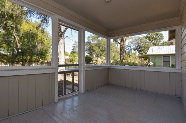 Building Photo - 517 NW 27th Ave