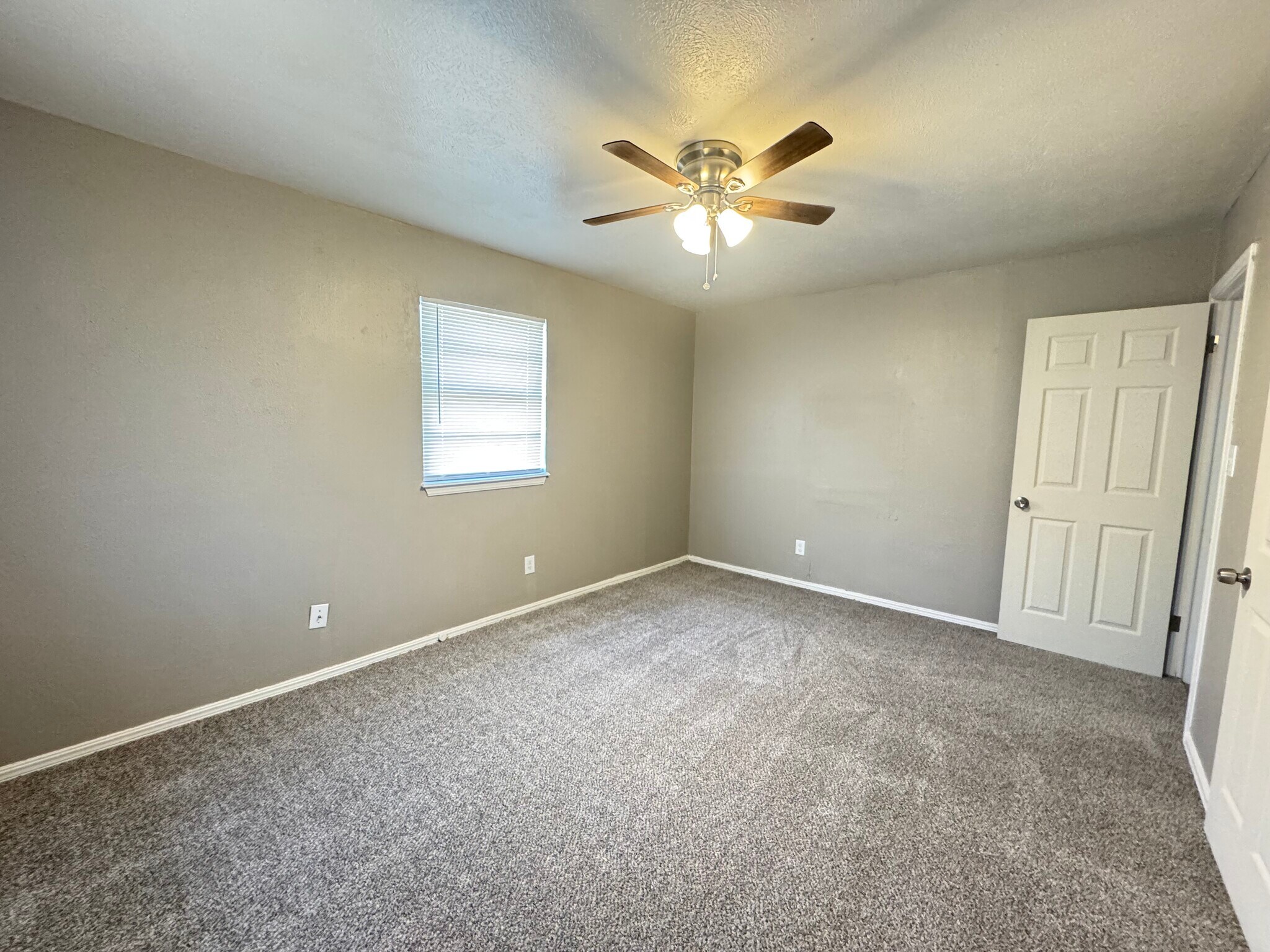 Building Photo - 9111 N Walker Ave