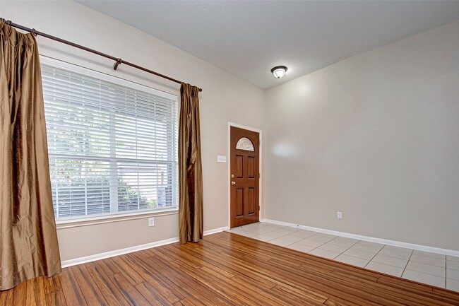 Building Photo - 26439 Richwood Oaks Dr