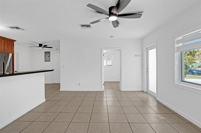 Building Photo - 6101 NE 7th Ave