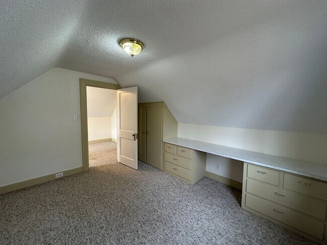 Building Photo - House in Bedford with Lot of Outdoor Space.