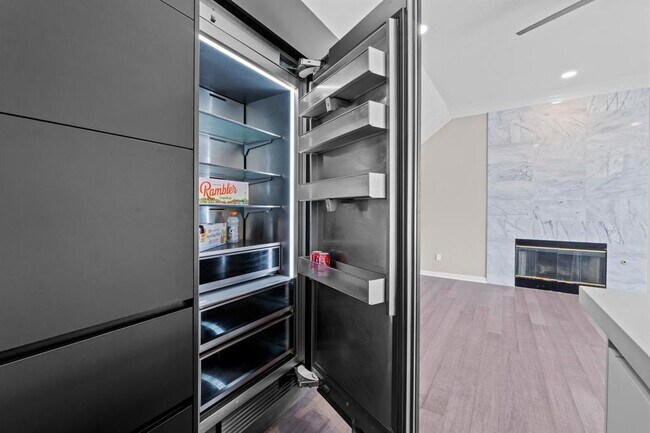 Building Photo - 9309 Bluegrass Dr