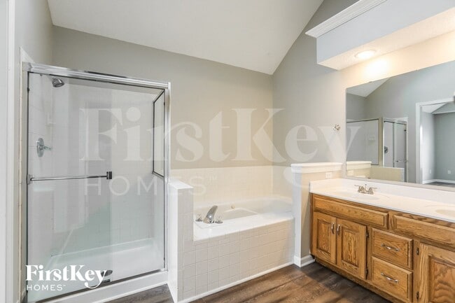 Building Photo - 9824 N Highland Terrace