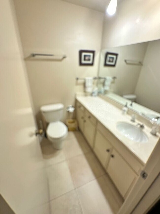 Building Photo - Condo with beautiful channel views and boa...