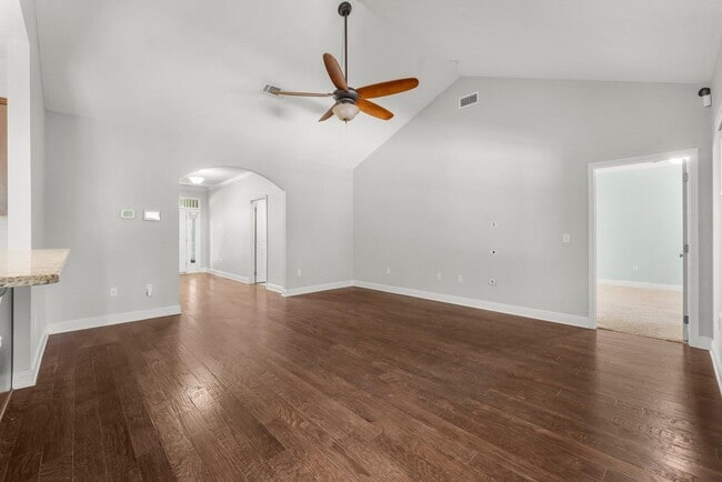 Building Photo - 132 Whispering Lake Dr