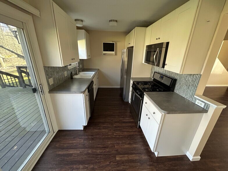 Kitchen - 4447 Timberdale Dr