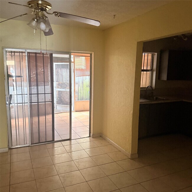 Building Photo - 6518 SW 41st St