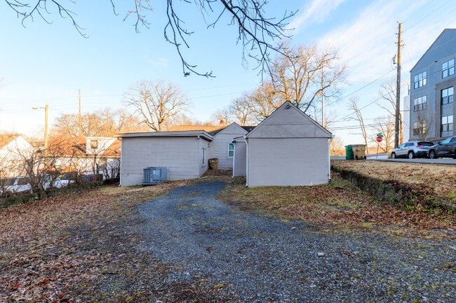 Building Photo - NOW AVAILABLE!!  Remodeled Home in East Na...