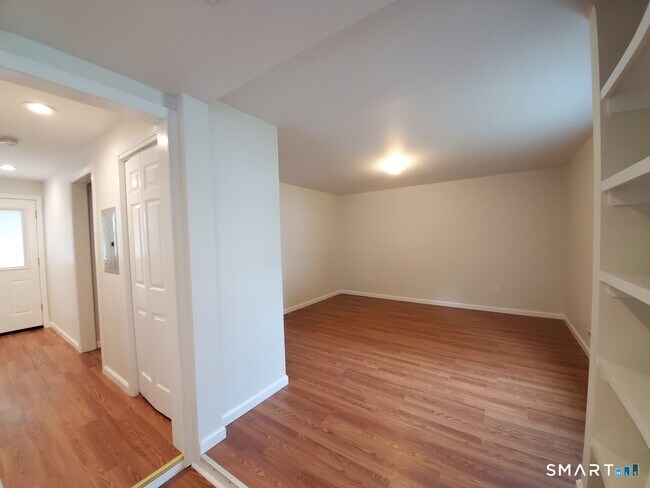 Building Photo - 170 Brookfield Ave