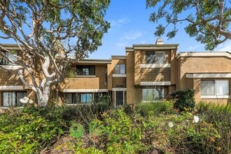 Building Photo - Exclusive Newport Terrace Condos - Trails to the Beach!