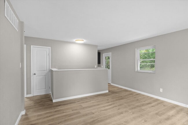 Building Photo - 1 Manor Dr