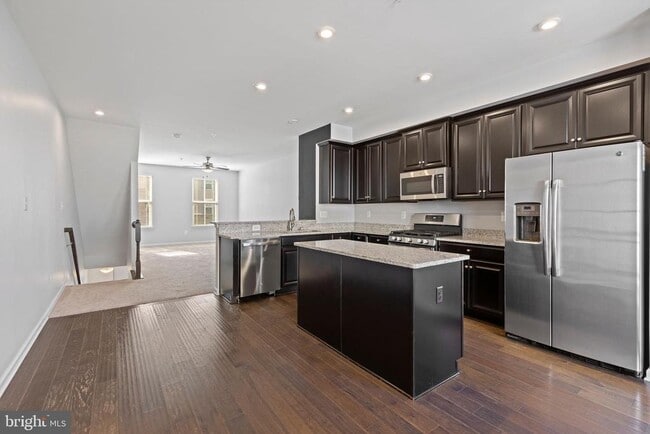 Building Photo - 537 Willow Bend Dr