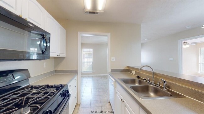 Building Photo - 1141 Oney Hervey Dr