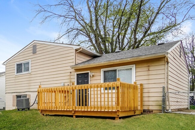 Building Photo - 3044 Bennington Ave