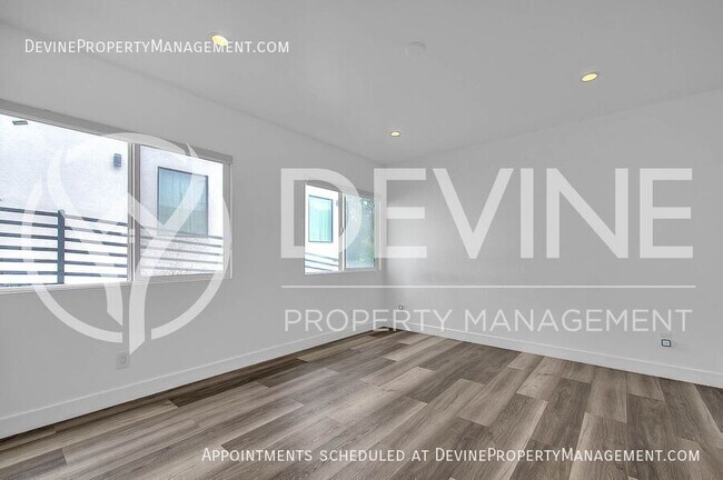 Building Photo - 3026 Greenfield Ave