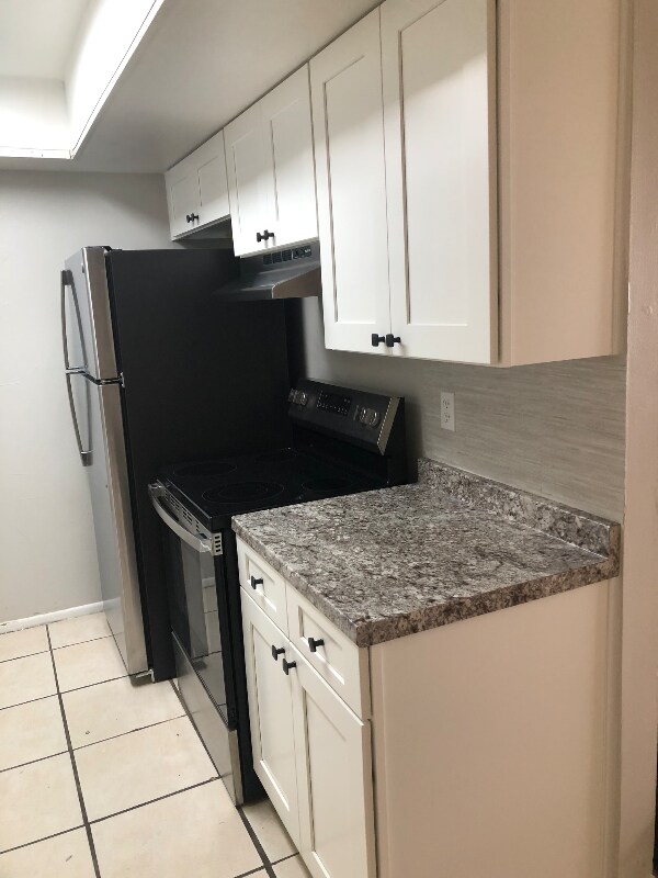 Building Photo - 713 S Daytona Ave