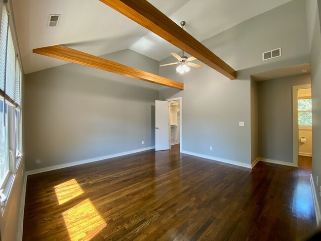 Building Photo - HALF OFF FIRST MONTH - Two Bed Condo in Th...