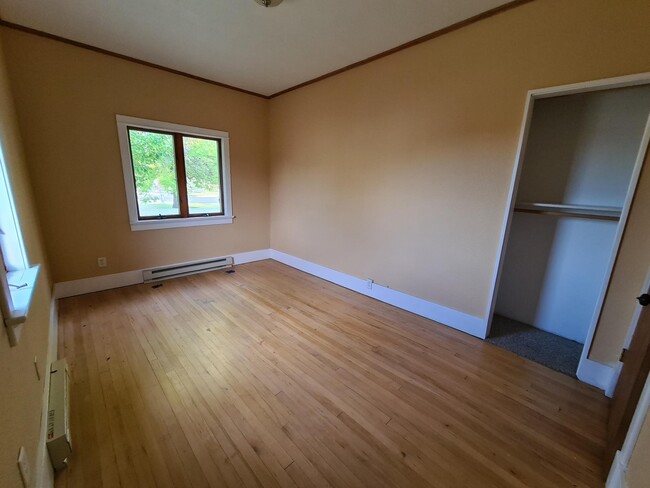 main level bedroom - 301 5th Ave NW