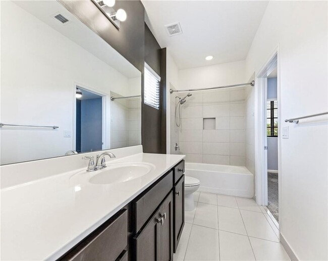 Building Photo - 4230 N Dixie Hwy