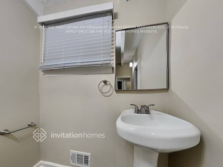 Building Photo - 2996 Horse Shoe Dr