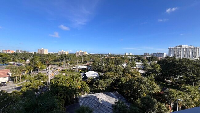 Building Photo - 13800 Highland Dr